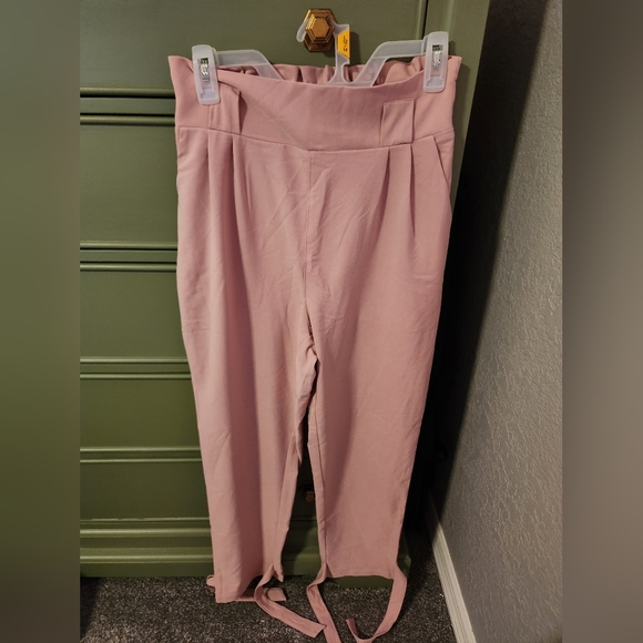 Cute paperbag pants never worn - Picture 8 of 14